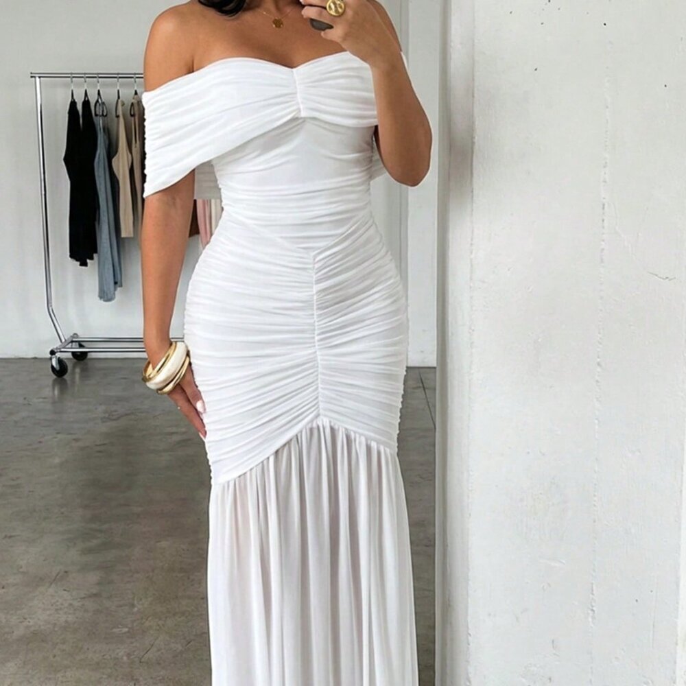 White Preppy Women's Off-Shoulder Ruched Maxi Sleeveless Cocktail Gown